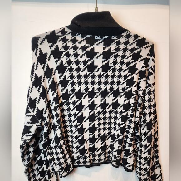 H&M Black & White Boxy Sweater Oversized  Turtle Neck Size S - Picture 3 of 7